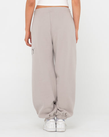 RUSTY SIGNATURE OVERSIZE TRACKPANT